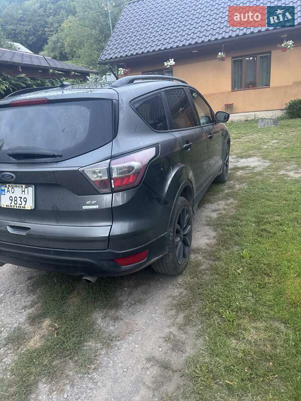 Внедорожник / Кроссовер Ford Escape 2017 в Ужгороде