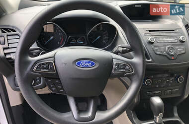 Внедорожник / Кроссовер Ford Escape 2016 в 