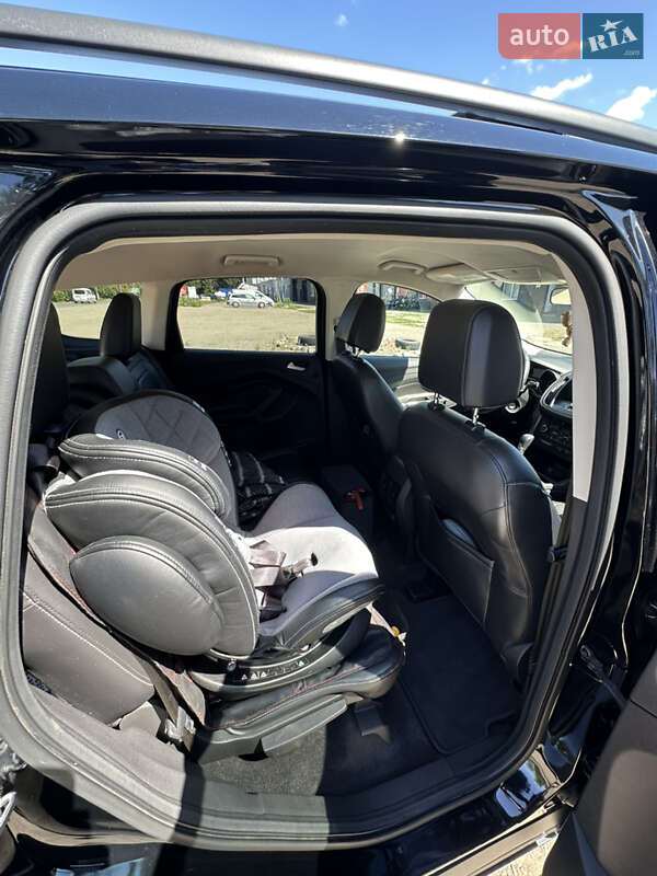 Внедорожник / Кроссовер Ford Escape 2017 в Хороле