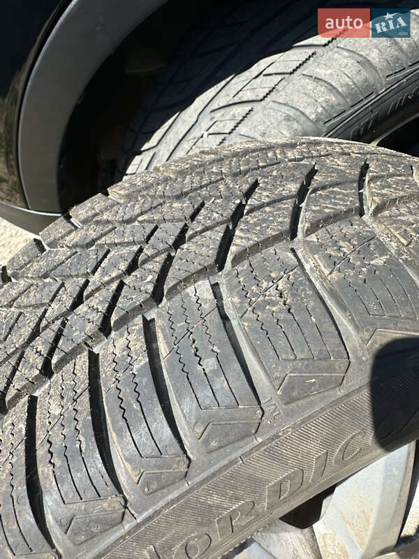 Внедорожник / Кроссовер Ford Escape 2017 в Хороле