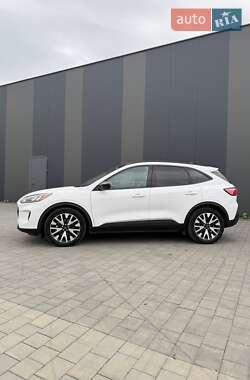 Внедорожник / Кроссовер Ford Escape 2020 в 