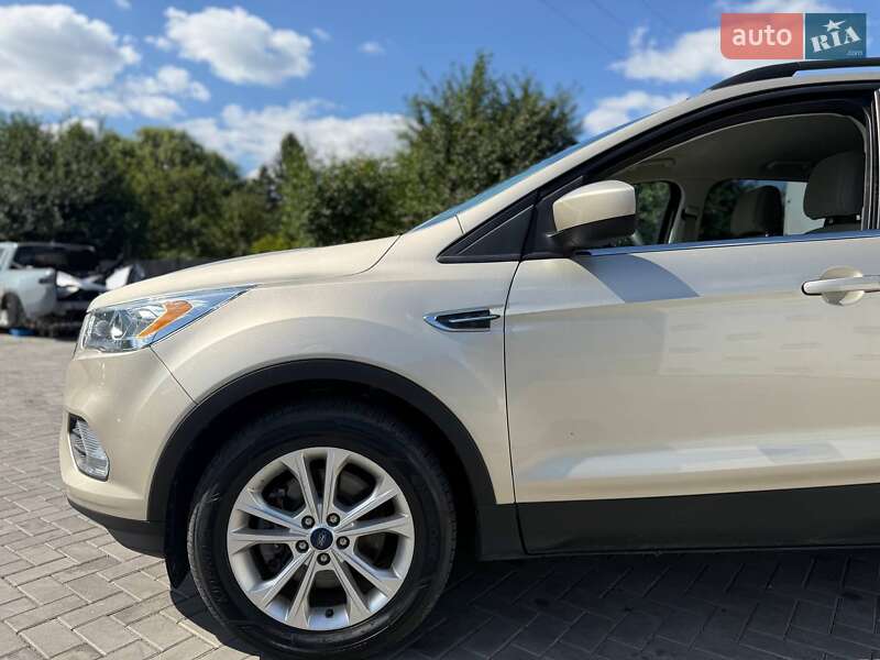Внедорожник / Кроссовер Ford Escape 2017 в Луцке