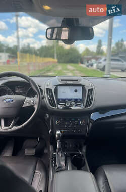 Внедорожник / Кроссовер Ford Escape 2017 в 