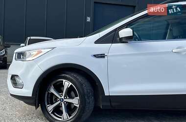 Внедорожник / Кроссовер Ford Escape 2016 в 