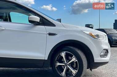 Внедорожник / Кроссовер Ford Escape 2016 в 