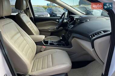 Внедорожник / Кроссовер Ford Escape 2016 в 
