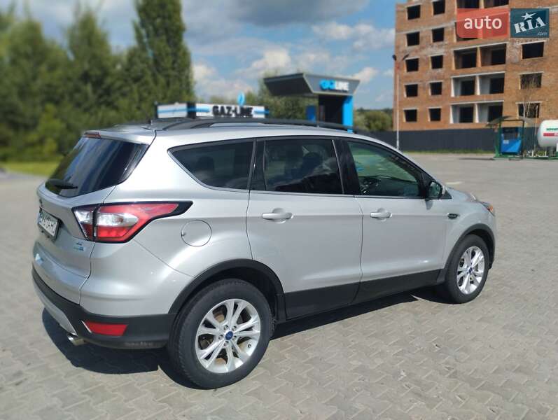 Внедорожник / Кроссовер Ford Escape 2018 в Хмельницком