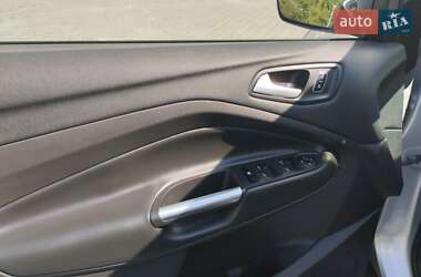 Внедорожник / Кроссовер Ford Escape 2018 в 