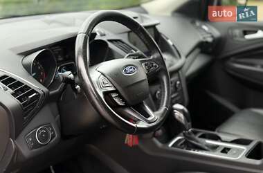 Внедорожник / Кроссовер Ford Escape 2018 в 