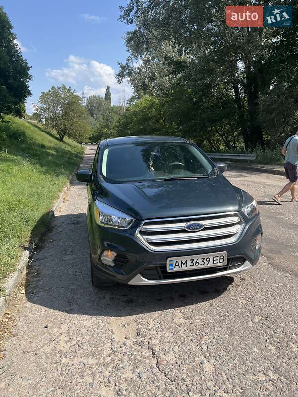 Внедорожник / Кроссовер Ford Escape 2019 в 