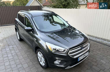 Внедорожник / Кроссовер Ford Escape 2019 в 