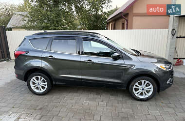 Внедорожник / Кроссовер Ford Escape 2019 в 