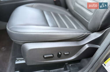 Внедорожник / Кроссовер Ford Escape 2019 в 