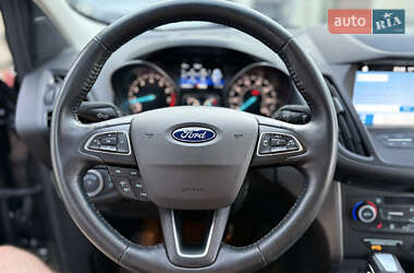 Внедорожник / Кроссовер Ford Escape 2019 в 
