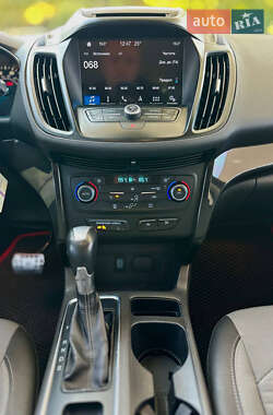 Внедорожник / Кроссовер Ford Escape 2016 в 