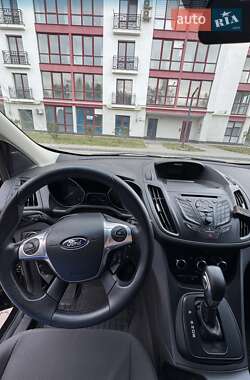 Внедорожник / Кроссовер Ford Escape 2014 в 
