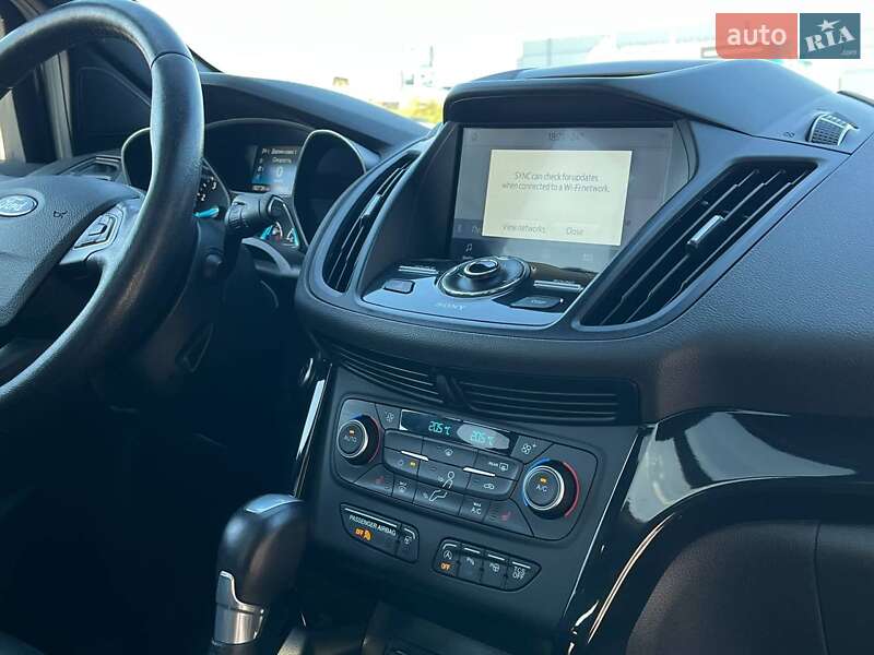 Внедорожник / Кроссовер Ford Escape 2017 в Львове