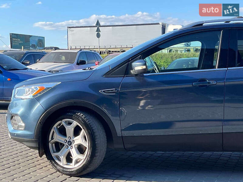 Внедорожник / Кроссовер Ford Escape 2017 в Львове
