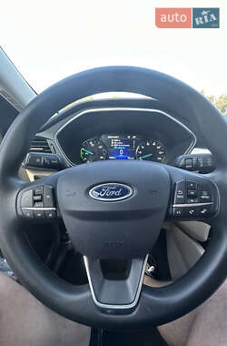 Внедорожник / Кроссовер Ford Escape 2021 в 