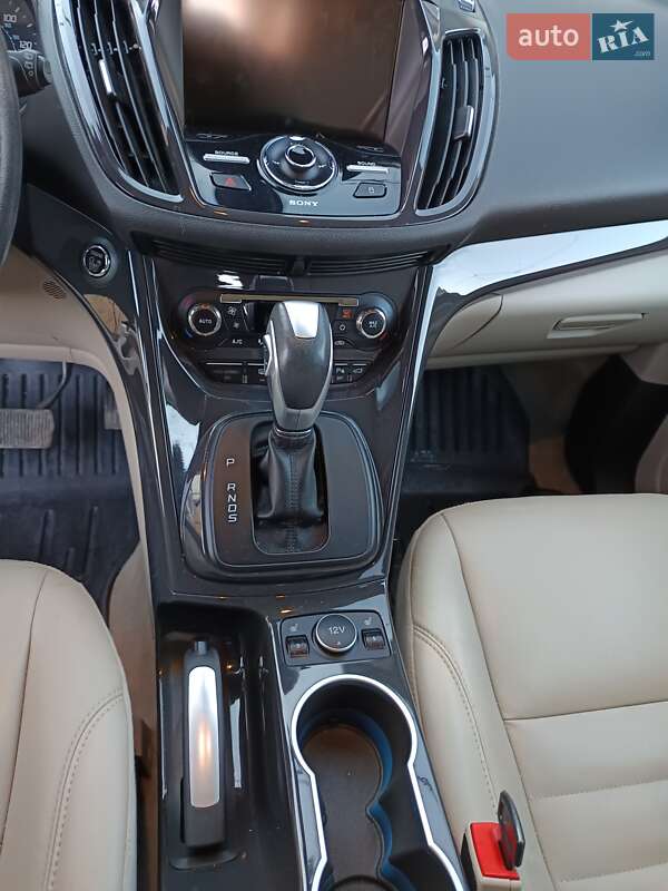 Внедорожник / Кроссовер Ford Escape 2014 в Отынии