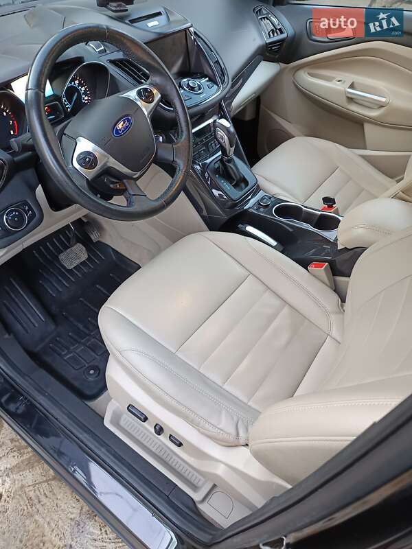 Внедорожник / Кроссовер Ford Escape 2014 в Отынии