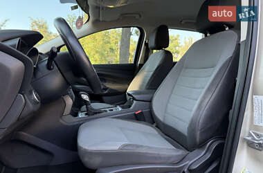 Внедорожник / Кроссовер Ford Escape 2017 в 