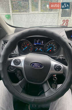 Внедорожник / Кроссовер Ford Escape 2015 в 