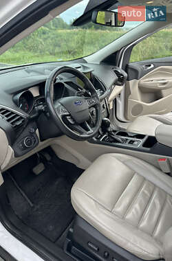 Внедорожник / Кроссовер Ford Escape 2016 в 