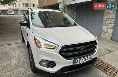 Внедорожник / Кроссовер Ford Escape 2019 в 