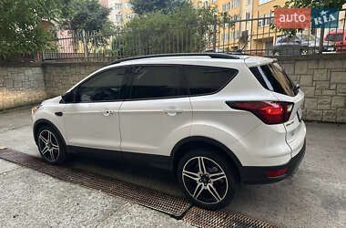 Внедорожник / Кроссовер Ford Escape 2019 в 
