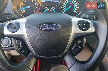 Внедорожник / Кроссовер Ford Escape 2012 в 