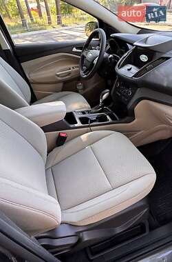 Внедорожник / Кроссовер Ford Escape 2019 в 