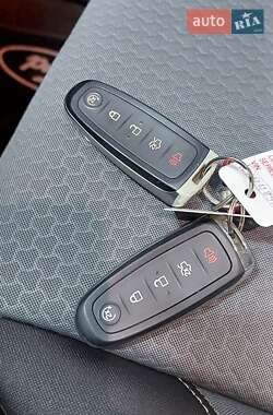 Внедорожник / Кроссовер Ford Escape 2019 в 