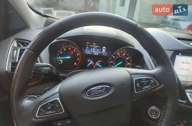 Внедорожник / Кроссовер Ford Escape 2016 в 