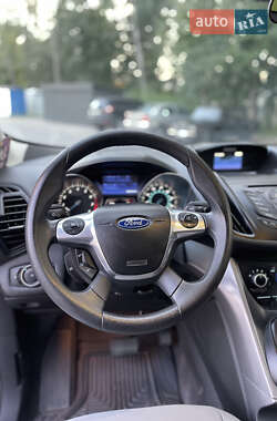 Внедорожник / Кроссовер Ford Escape 2015 в 