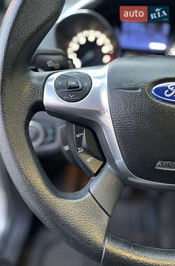 Внедорожник / Кроссовер Ford Escape 2015 в 