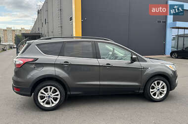 Внедорожник / Кроссовер Ford Escape 2017 в 