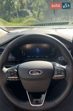 Внедорожник / Кроссовер Ford Escape 2024 в 