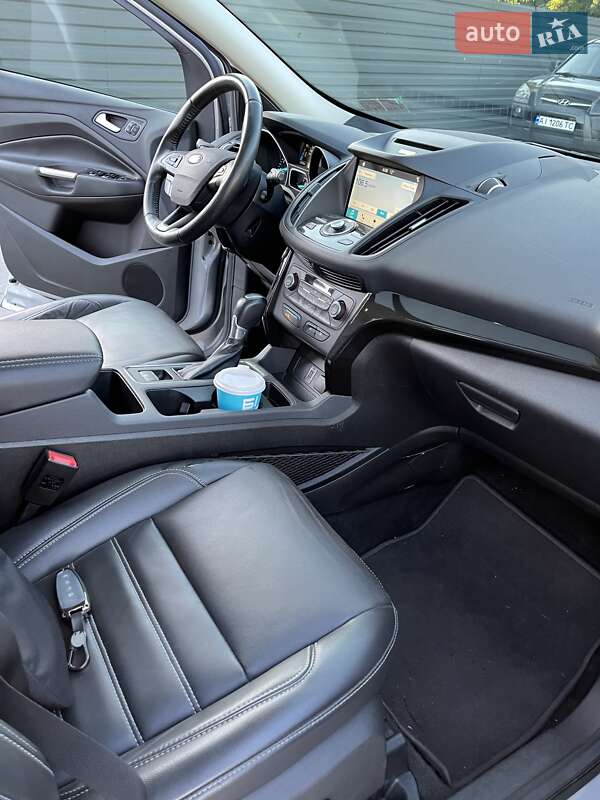 Внедорожник / Кроссовер Ford Escape 2017 в Ирпене