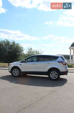 Внедорожник / Кроссовер Ford Escape 2017 в 