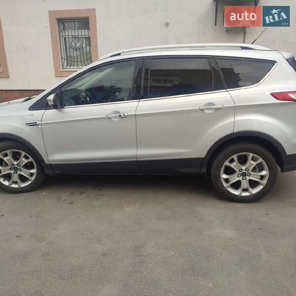 Позашляховик / Кросовер Ford Escape 2013 в 