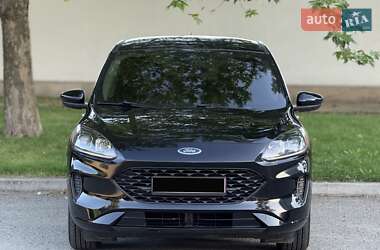 Внедорожник / Кроссовер Ford Escape 2020 в 