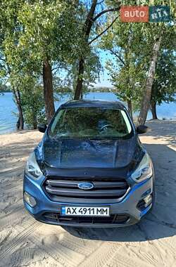 Внедорожник / Кроссовер Ford Escape 2017 в 