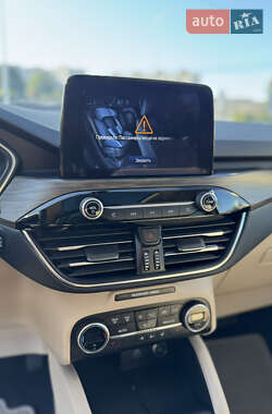 Внедорожник / Кроссовер Ford Escape 2020 в 
