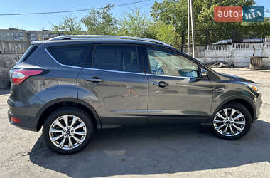 Позашляховик / Кросовер Ford Escape 2018 в 