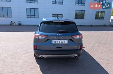 Внедорожник / Кроссовер Ford Escape 2020 в 