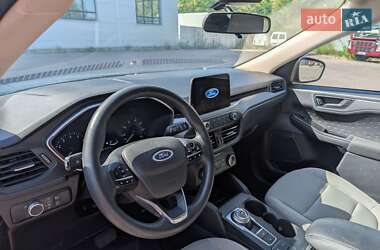 Внедорожник / Кроссовер Ford Escape 2020 в 