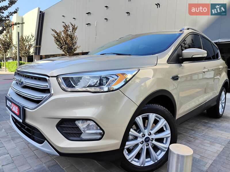 Позашляховик / Кросовер Ford Escape 2016 в 