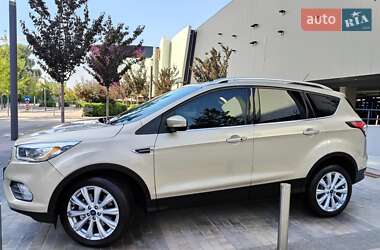 Позашляховик / Кросовер Ford Escape 2016 в 