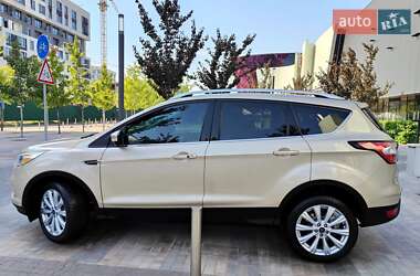 Позашляховик / Кросовер Ford Escape 2016 в 